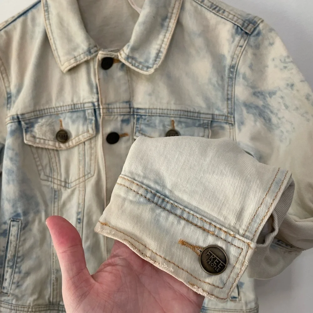 Free People Jones Tie Dye Blue Rumors Denim Jacket Distressed Light Women’s 6 - Picture 4 of 10